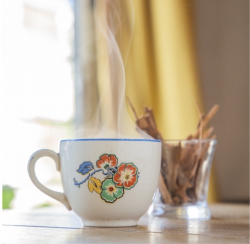 tazade cerámica con infusión caliente